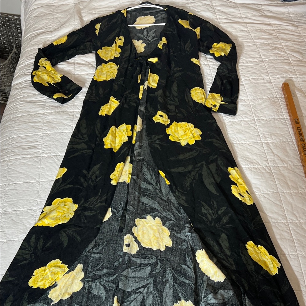 Knot sisters Chic Long Sleeve Floral wrap Dress in Black and Yellow Sz XS‎